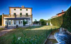 holiday agriturismo with a private swimming pool near Pisa Italy by www.payatarrival.com 8