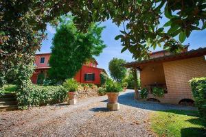 holiday apartment with a private swimming pool in Liguria, Italy. 17